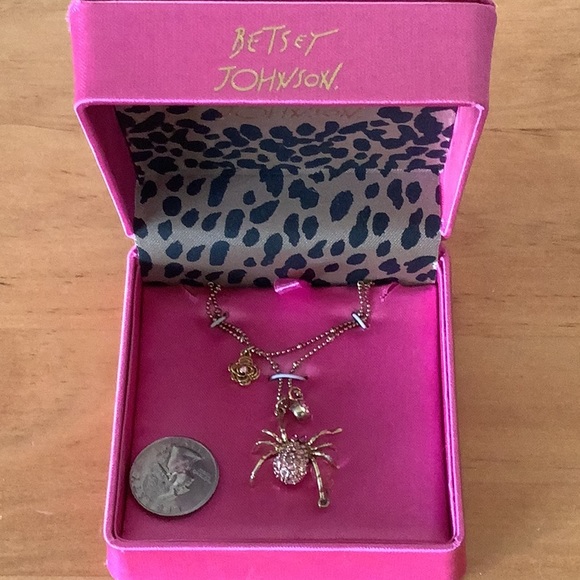 NWT Betsey Johnson gold and pink spider necklace. - Picture 1 of 4